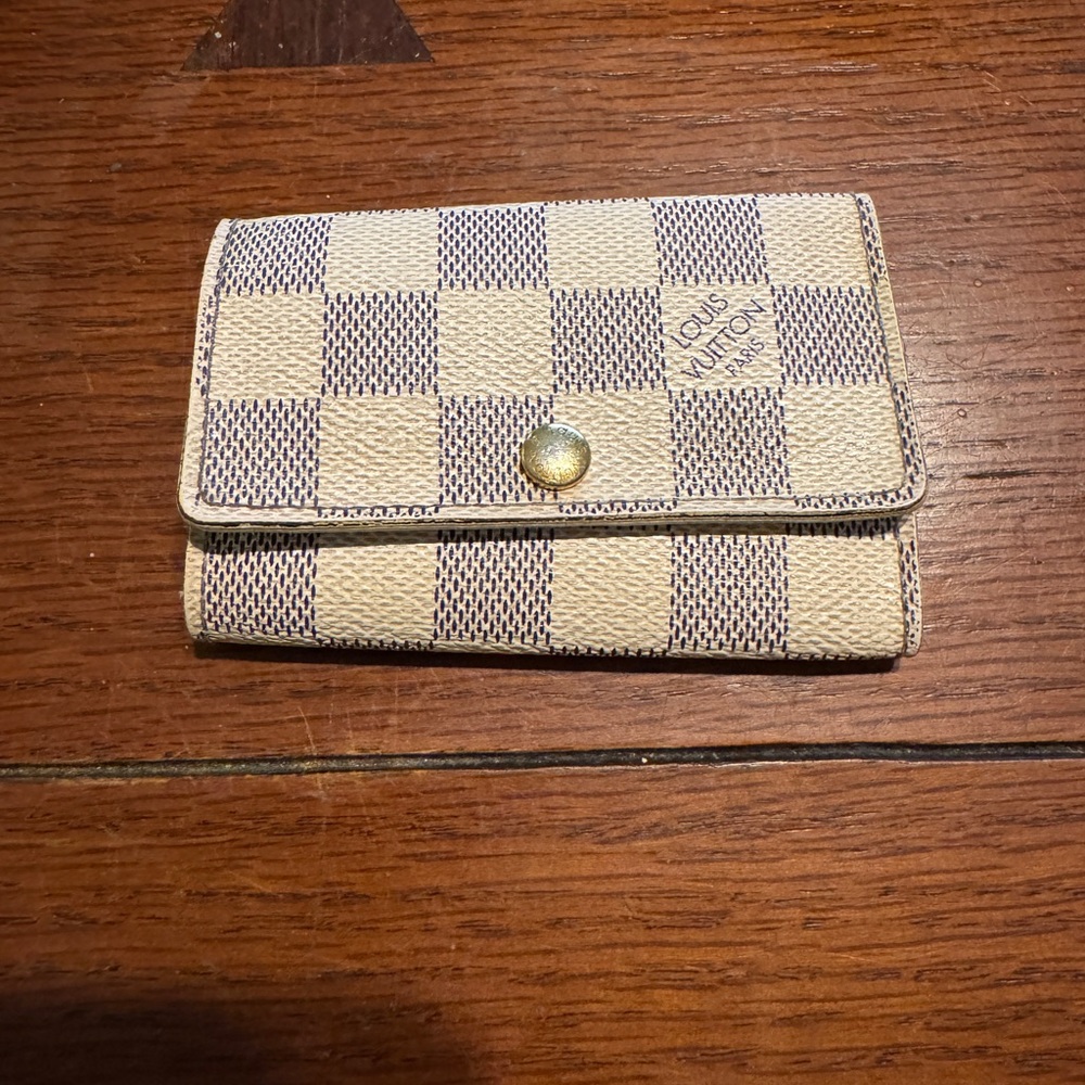 Louis Vuitton Damier Azur Key Holder - Cream and Blue